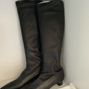 Made in France stretch Leather boots.